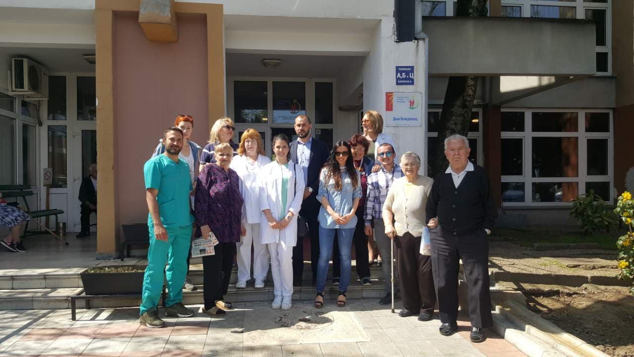 Humanitarna akcija u domu za stare Voždovac Dr Popovič stomatološka ordinacija