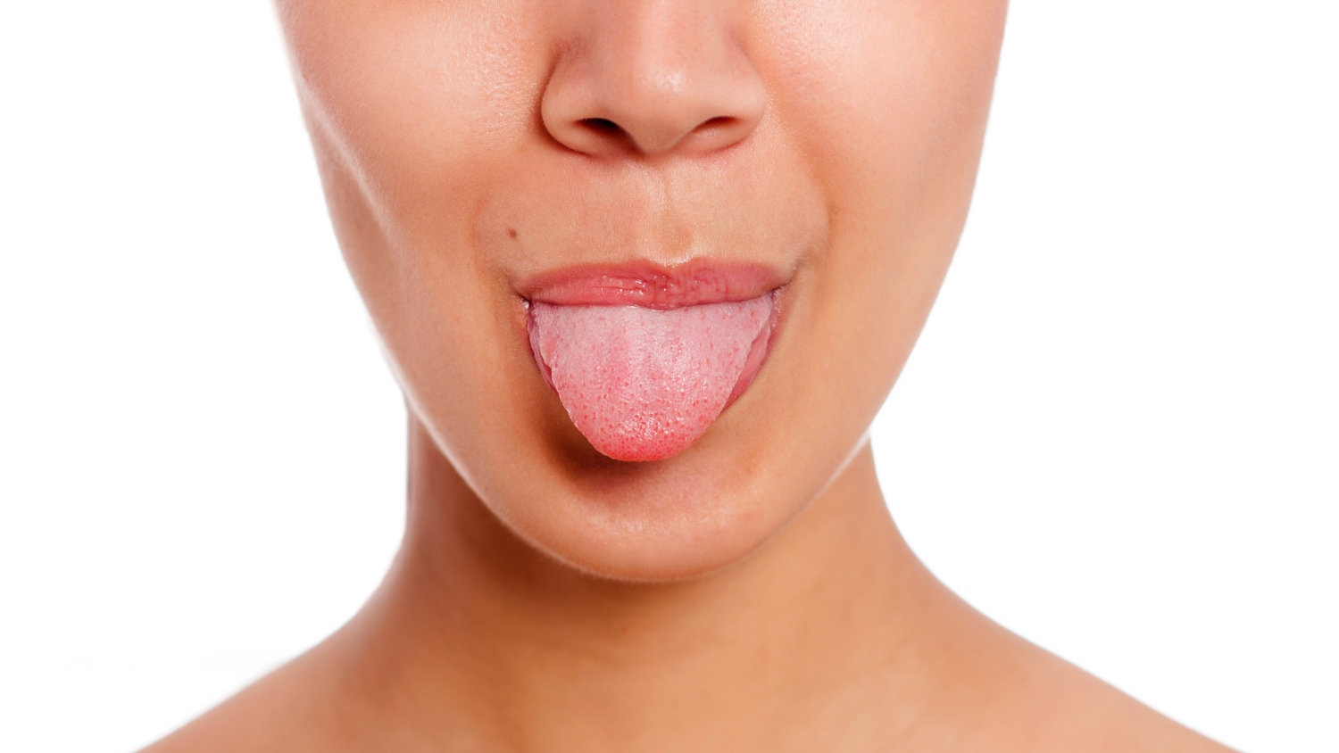 devojka sa isplazenim jezikom
